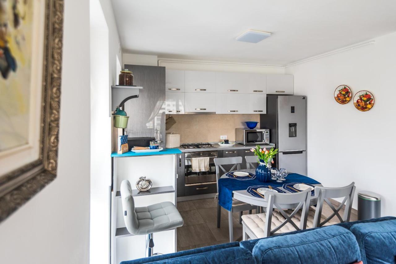 Lovely Chic Studio, On A Beautiful Promenade Apartment Brasov Exterior photo