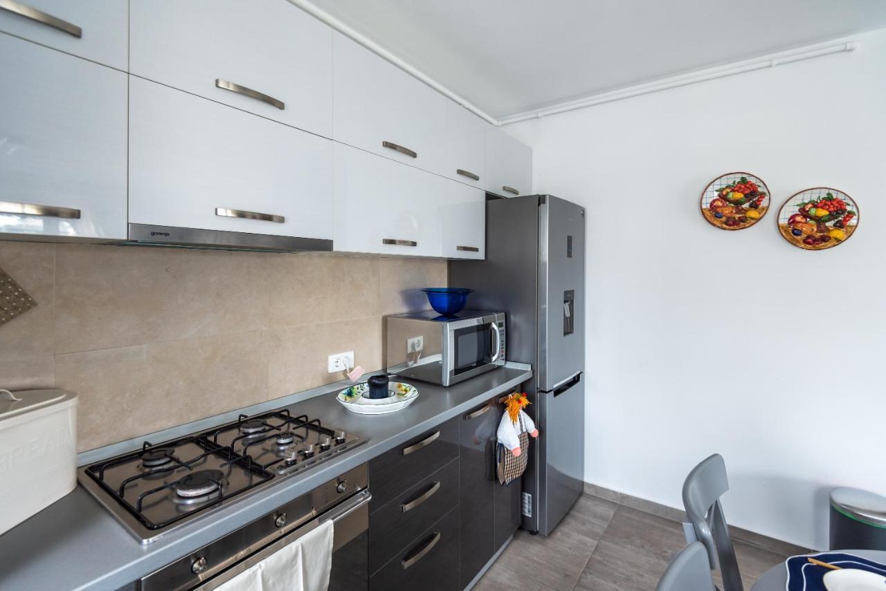 Lovely Chic Studio, On A Beautiful Promenade Apartment Brasov Exterior photo